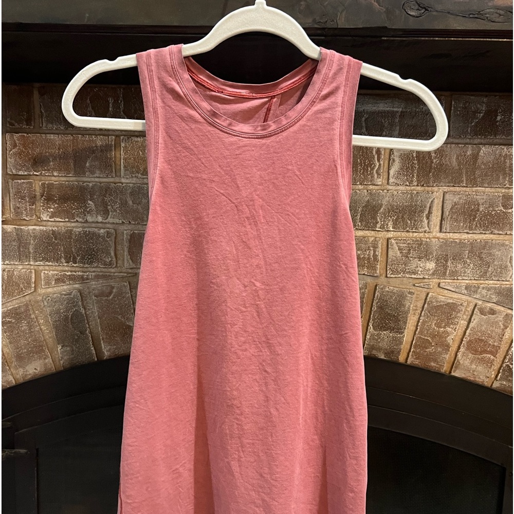 Lululemon tank.